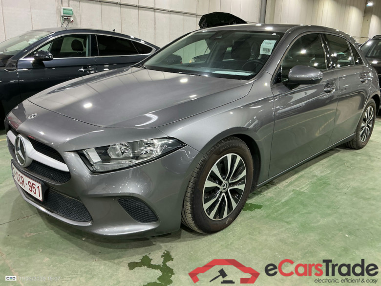 MERCEDES-BENZ A-CLASS 1.3 A 180 ESSENTIAL LINE DCT #1