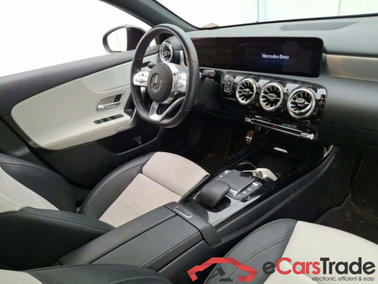 MERCEDES-BENZ A-klasse 250 AMG Line AUT. #3
