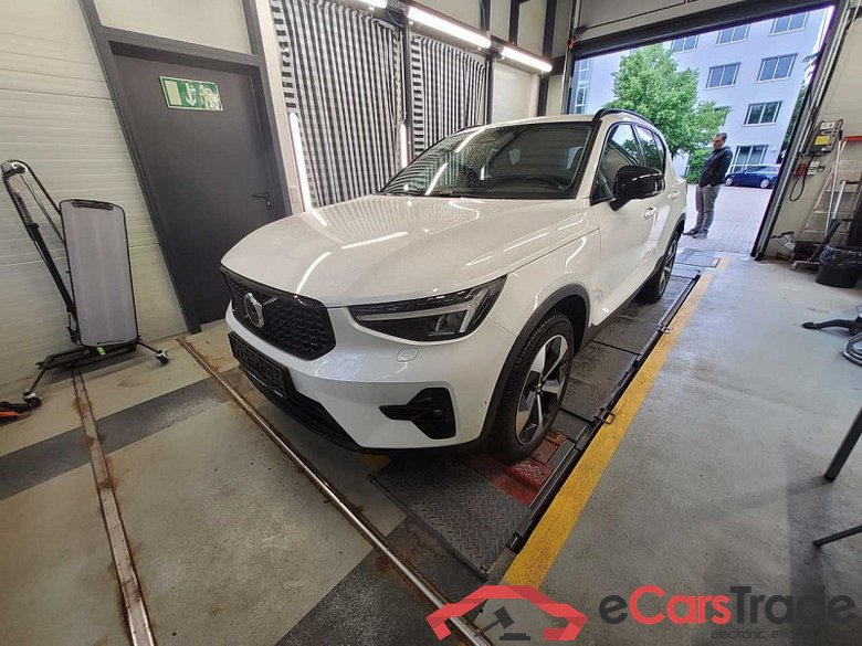 Volvo XC40 (2017->) DE - SUV5 B4 2WD EU6d, Plus Dark, (Facelift) 2022 - 2024