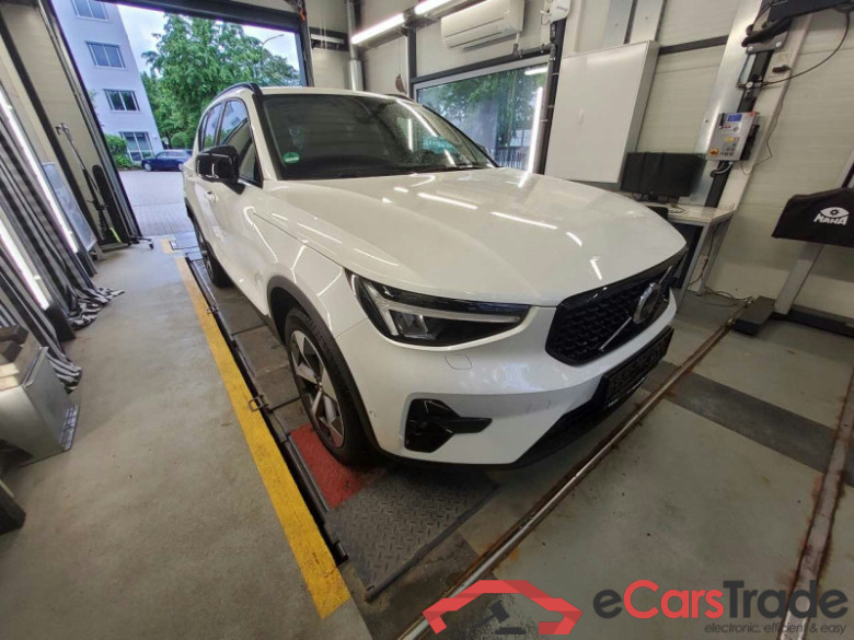 Volvo XC40 (2017->) DE - SUV5 B4 2WD EU6d, Plus Dark, (Facelift) 2022 - 2024 #2