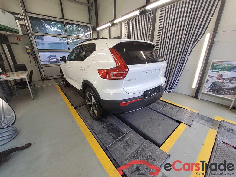 Volvo XC40 (2017->) DE - SUV5 B4 2WD EU6d, Plus Dark, (Facelift) 2022 - 2024 #4