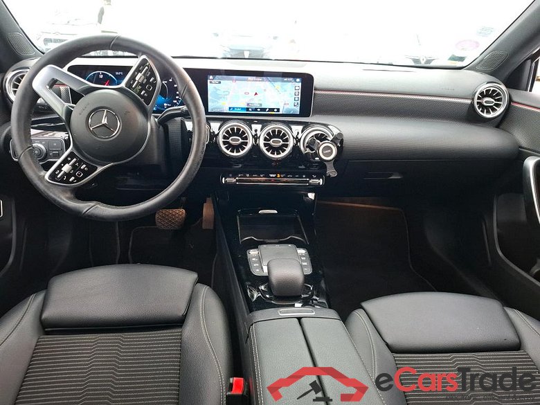 MERCEDES-BENZ Classe A Compact / 2018 / 5P / Berline A 250 e Progressive Line 8G-DCT #5