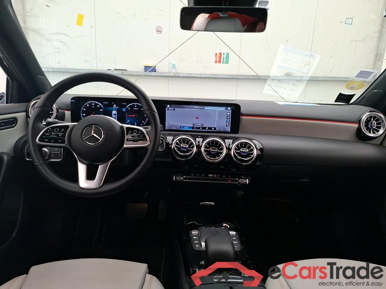MERCEDES-BENZ Classe A Compact / 2018 / 5P / Berline A 180 d Business Line 8G-DCT #5