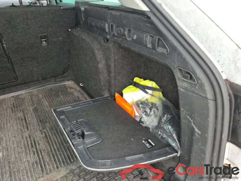 SKODA SUPERB COMBI 2.0 CRTDI CLEVER DSG #4