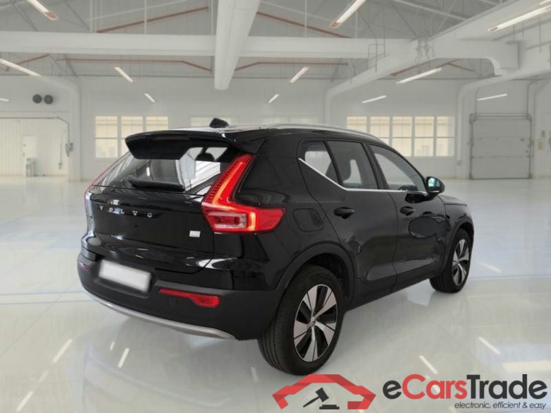 VOLVO XC40 / 2017 / 5P / SUV T4 PLUG-IN HYBRID AUTO RECH INSCRIP EXPR #2