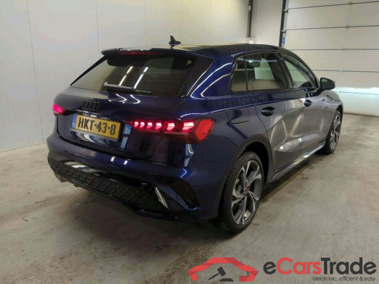 AUDI A3 Sportback 45 TFSI e S edt Comp #2