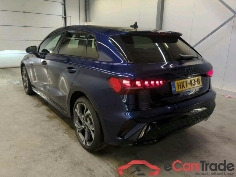 AUDI A3 Sportback 45 TFSI e S edt Comp #6