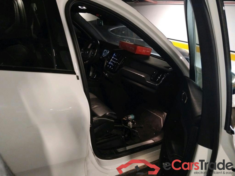 VOLVO XC60 / 2017 / 5P / todoterreno 2.0 B4 D AWD R-Design Auto #6
