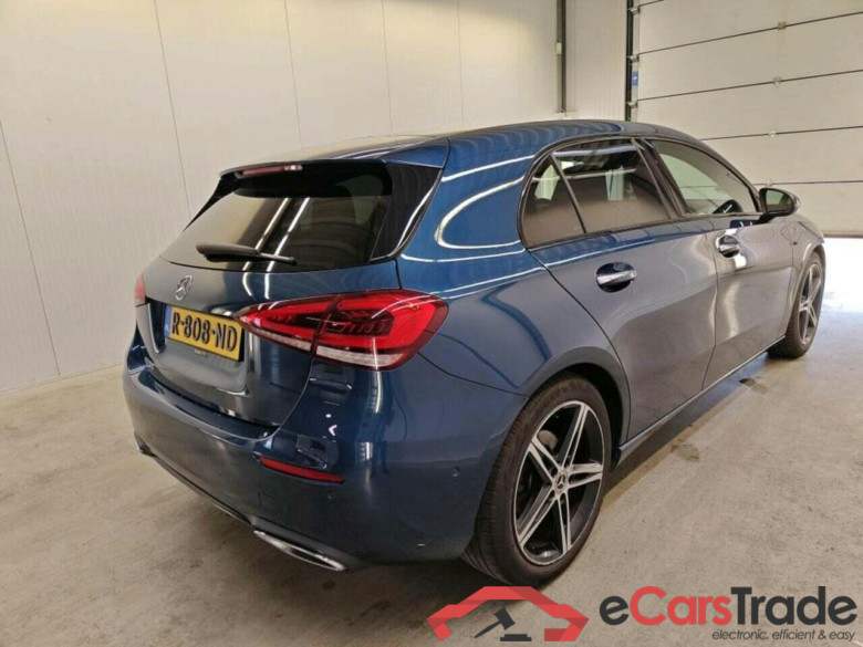 MERCEDES-BENZ A-klasse 180 Premium Plus #2