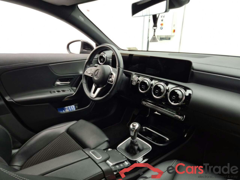 MERCEDES-BENZ CLA 180 BUSINESS SOLUTION #3