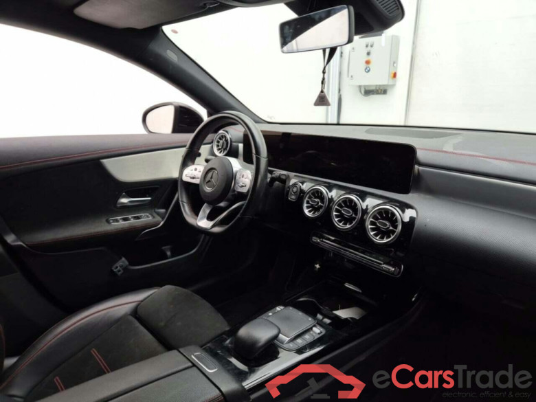 MERCEDES-BENZ CLA-klasse Shooting Brake 180 Bns Sol. AMG AUT> #3