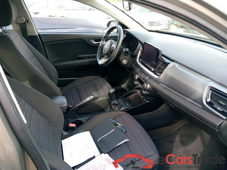 KIA Stonic / 2017 / 5P / todoterreno 1.0 T-GDi 88kW (120CV) MHEV iMT Drive #6