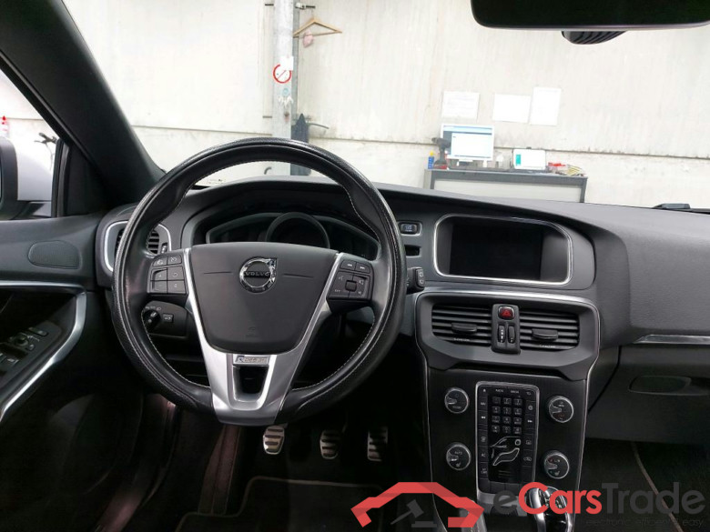 Volvo V40 2.0 T2 R-Design LED Navi Sport-Leather Klima PDC ... #3