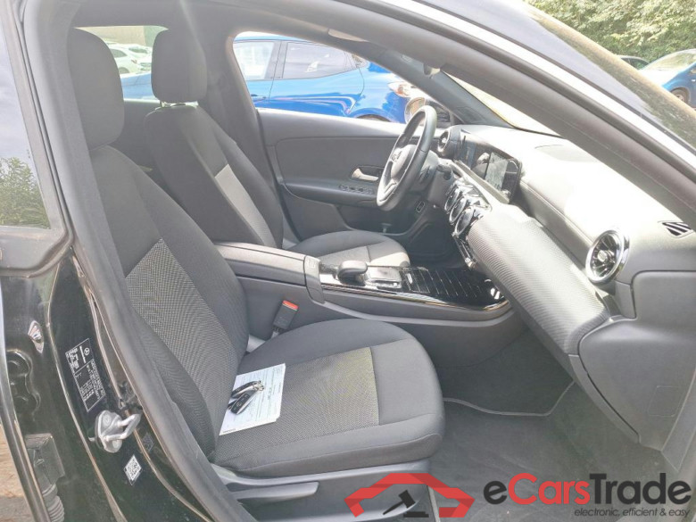 MERCEDES - MER CLA SHOOTING BRAKE 180 d 116PK 8G-DCT Business Solution Essential & Smartphone Integration & Pano Roof #3
