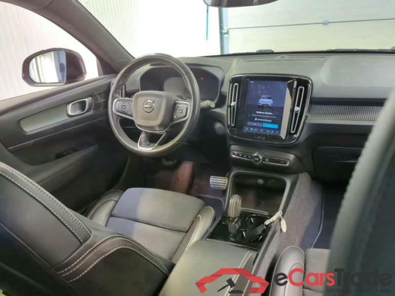 VOLVO XC40 Recharge P8 AWD RDes #3