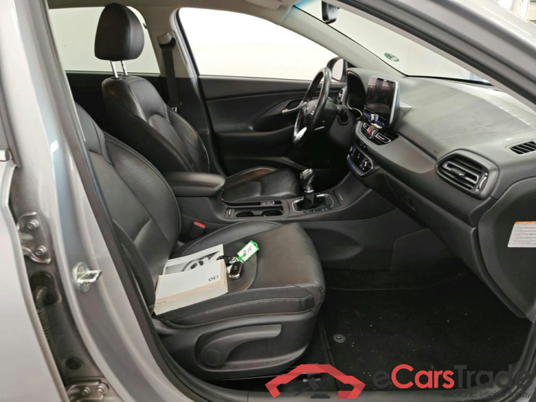 Hyundai i30 Wagon 1.5 T-GDI MHEV Premium 5d #3