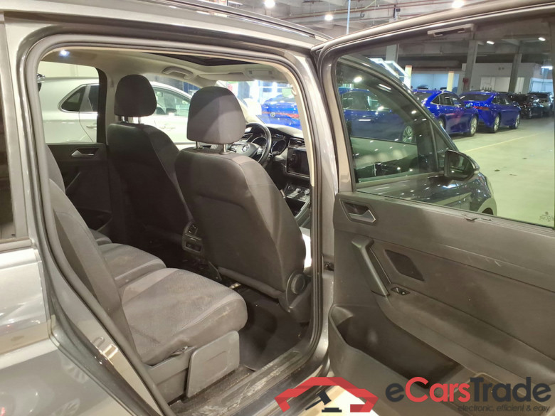 VOLKSWAGEN TOURAN DIESEL - 2015 1.6 TDi SCR Trendline DSG (EU6.2) STOCK #5
