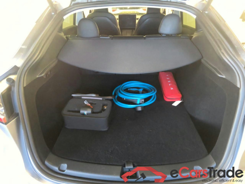Tesla Model Y LR RWD 5d #5
