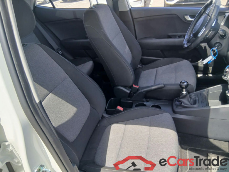 KIA Stonic / 2017 / 5P / todoterreno 1.2 DPi 62kW (84CV) Concept #6