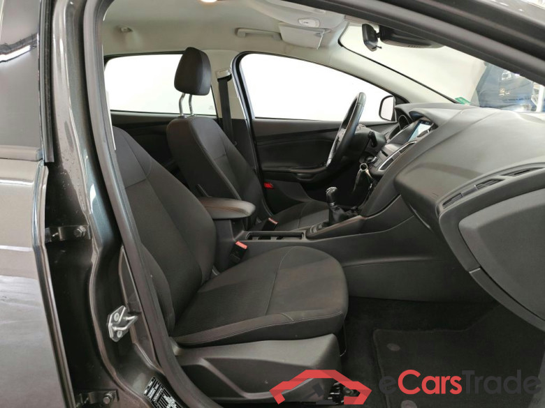 Ford Focus 1.0 EcoBoost Lease Edition 100 pk Wagon 5d #3