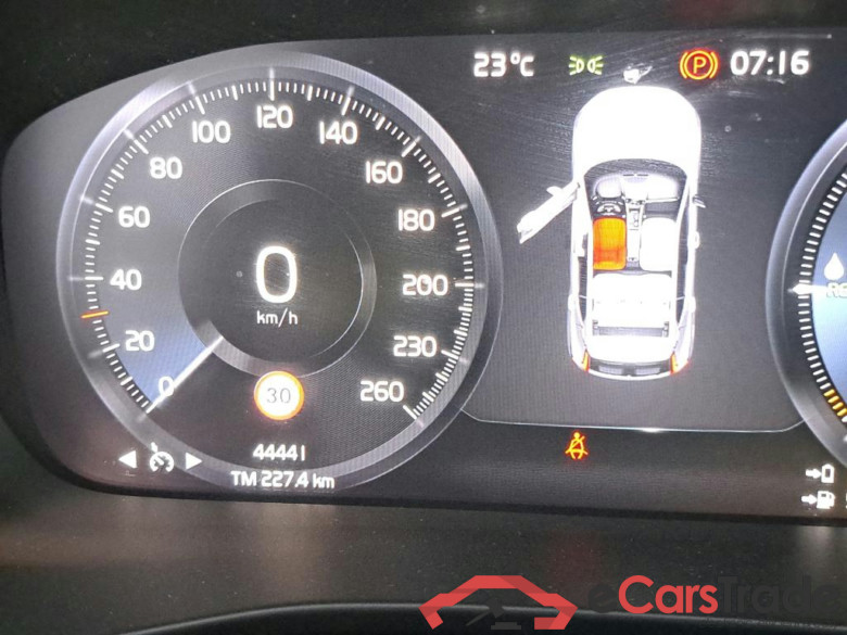 VOLVO XC40 / 2021 / 5P / todoterreno 1.5 T4 Recharge PHEV Core Auto #5