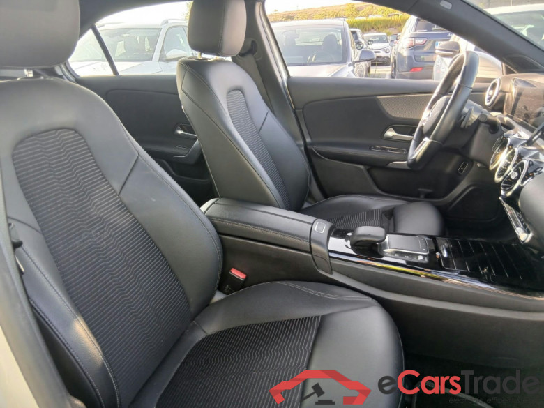 MERCEDES-BENZ Clase A / 2018 / 4P / sedán Sedán A 250 e #6