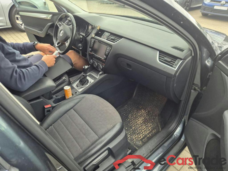 SKODA Octavia Combi Dsl Octavia SW 2.0 CR TDi Style DSG #5