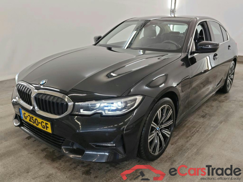 BMW 3 Serie Sedan 330e 4d #1