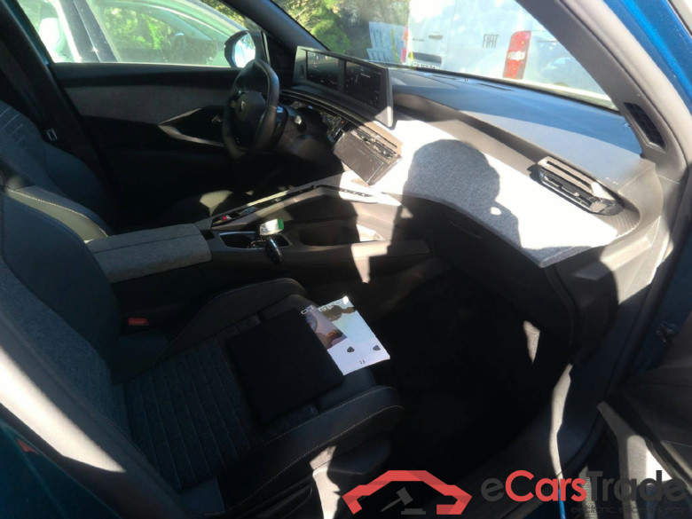 Peugeot 5008 Allure Hybrid 145 ch e-DCS6 #3