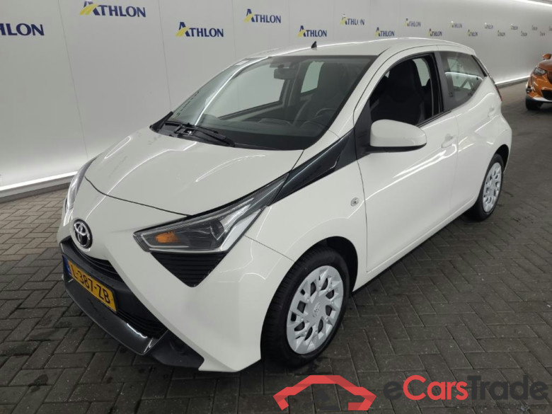 TOYOTA Aygo 1.0 VVT-i x-play 5D 53kW #1