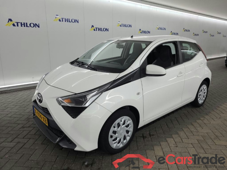 TOYOTA Aygo 1.0 VVT-i x-play 5D 53kW #1