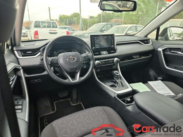 TOYOTA Rav4 / 2018 / 5P / todoterreno 2.5l 220H Advance #3