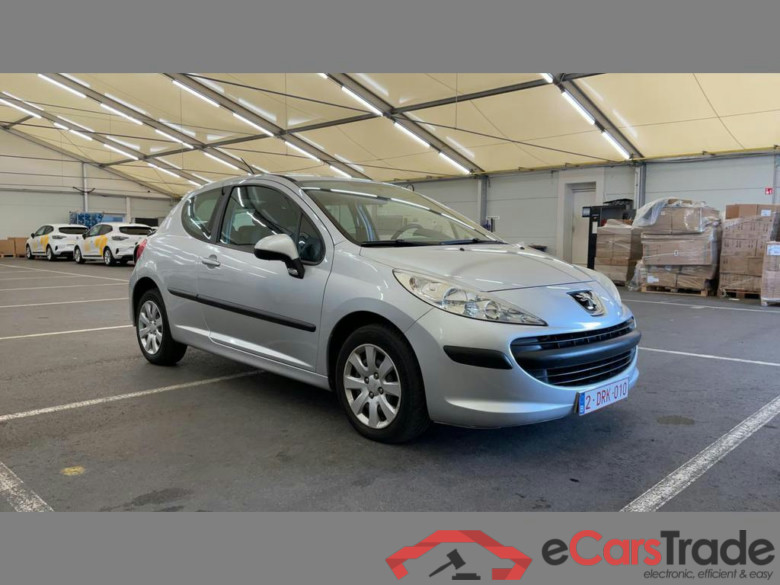 PEUGEOT 207 1.4i Trendy #2