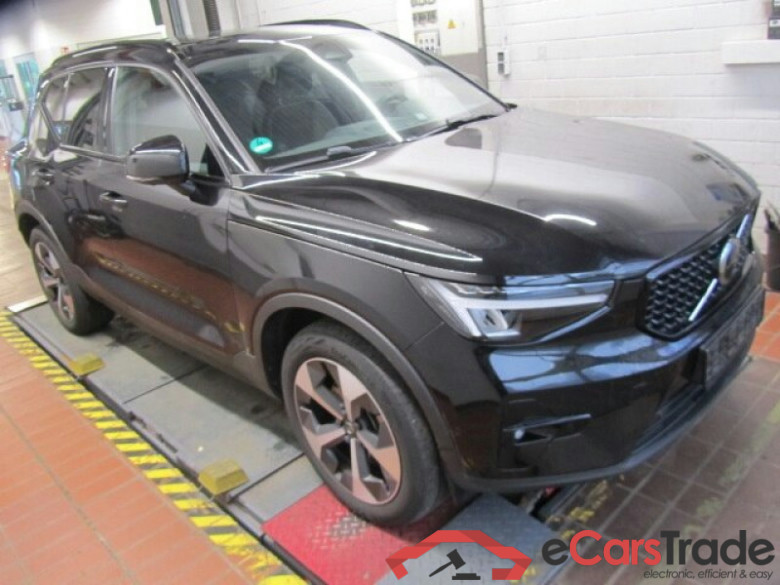Volvo XC40 (2017->) DE - SUV5 B4 AWD EU6d, Ultimate Dark, (Facelift) 2022 - 2022 #2