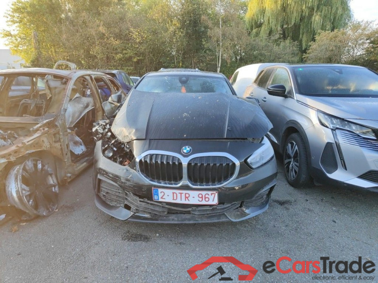 BMW 1 Reeks Hatch 118iA (100 kW) 5d !! damaged car !!