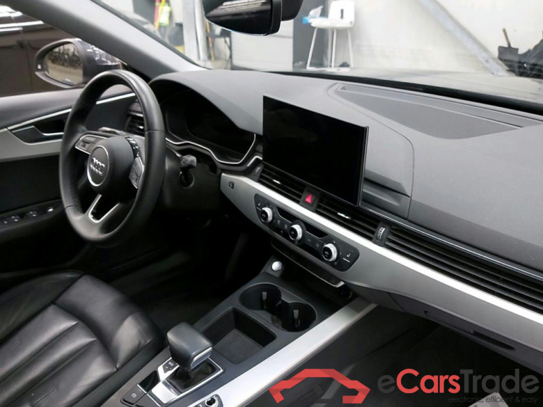AUDI - AUD A4 AVANT TDi 35 163PK S-Tronic Attraction Business Edition & Pack Business Plus With Heated Seats & LED & Rear Camera #3