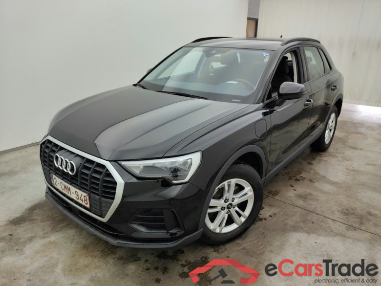 Audi Q3 45 TFSI e S tronic 5d #1