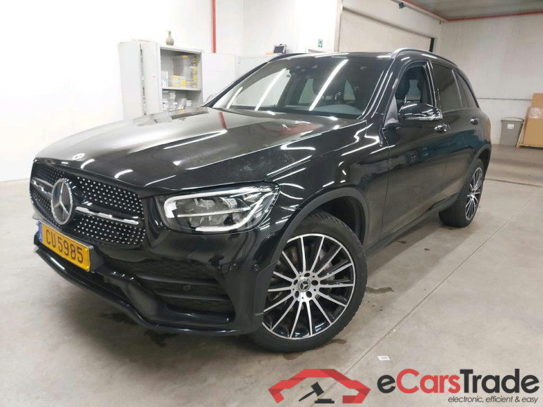 MERCEDES - MER GLC 300 de 306PK DCT 4MATIC AMG Line Pack Premium Plus With Heated Seats  & Driving Assistance Plus & Night &  360 Camera Pack & Pano Roof &  Towing Hook * HYBRID *   ***   REGISTRATION   17/10/2022    ***