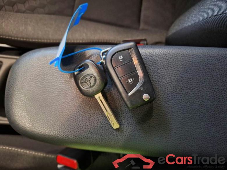 TOYOTA YARIS / 2020 / 5P / BERLINA HYBRID BUSINESS MY21 #6