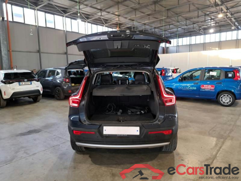 VOLVO XC40 / 2017 / 5P / SUV T5 PLUG-IN HYBRID AUTO RECH INSCRIP EXPR #5
