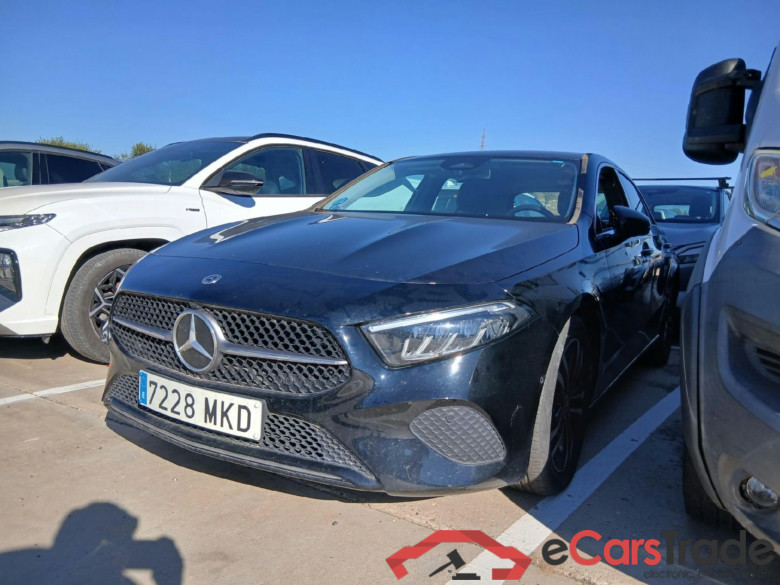 MERCEDES-BENZ Clase A / 2022 / 5P / berlina con portón A 180