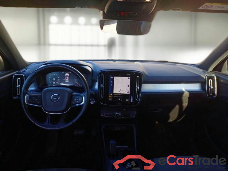 VOLVO XC40 / 2017 / 5P / SUV D4 AWD GEARTRONIC MOMENTUM #3
