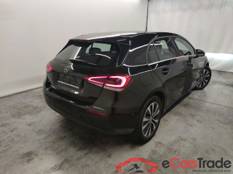 Mercedes-Benz A-Klasse A 250 e Business Solution 5d #2