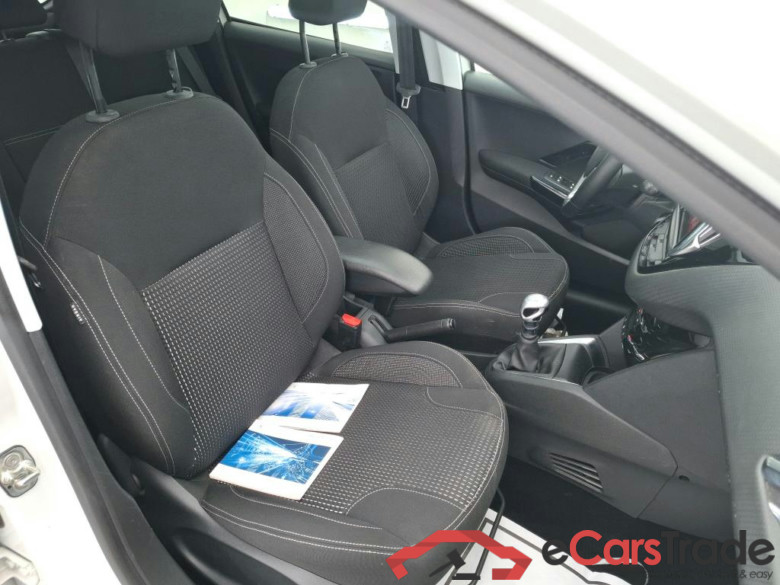 PEUGEOT 208 / 2015 / 5P / Berline Puretech 110 S&S Allure #6